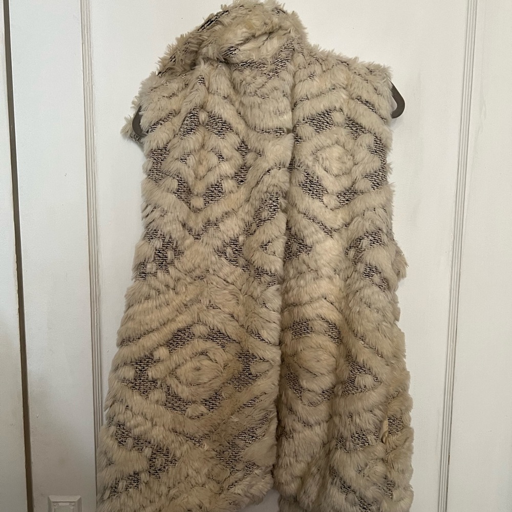 Anthropologie Amadi cream faux fur with black stitching vest in XL - Picture 5 of 7